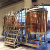 Установка пивоварни стоит 500 галлонов оборудования для пивоварения, затирания и ферментации.